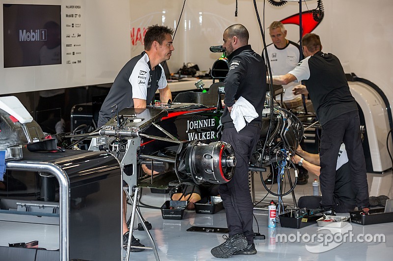 Пилоты McLaren и Sauber получили новые моторы