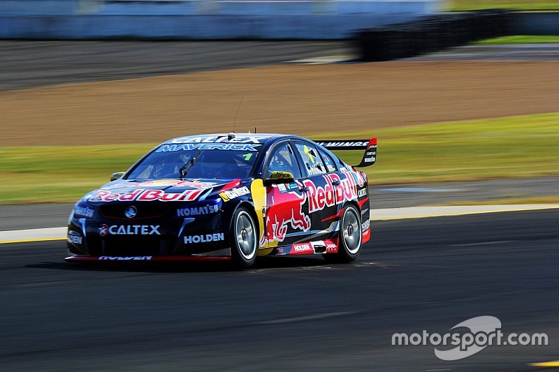 Whincup breaks losing streak with Sydney win