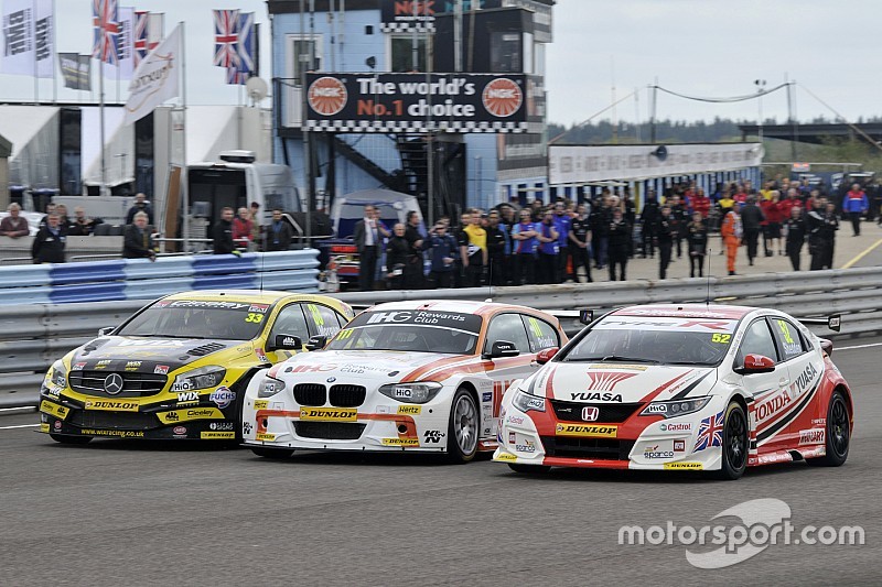 Prialux y Tordoff hacen en 1-2 en Knockhill