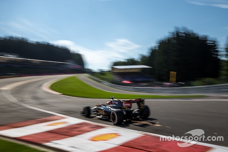 В Mercedes посоветовали Lotus ограничить работу двигателя