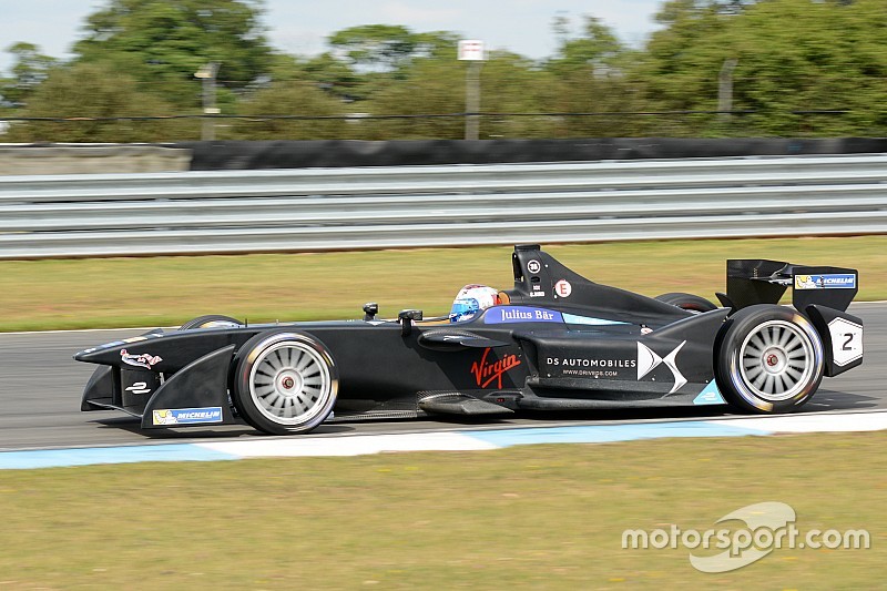 Sam Bird manda en Donington
