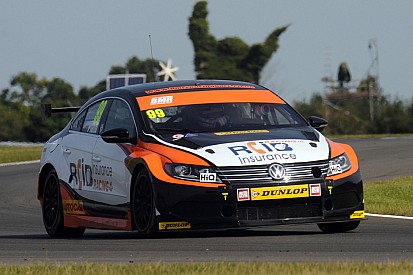 Plato relieved to leave Knockhill with points lead intact