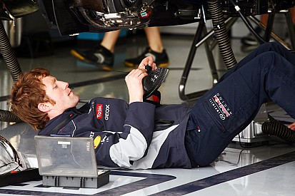 Red Bull embauche de nombreux jeunes ingénieurs et mécanos
