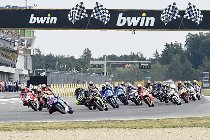 Выходит новый фильм о MotoGP с участием Брэда Питта