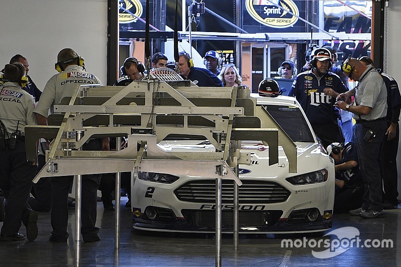 Pluie d’avertissements en Sprint Cup NASCAR