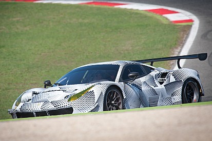 La nouvelle Ferrari 488 GTB version GTE aperçue en essais