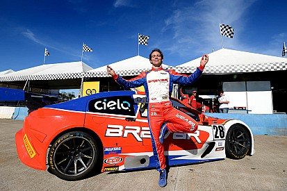 Mesmo com bandeira vermelha, Danilo Dirani é pole em Cascavel