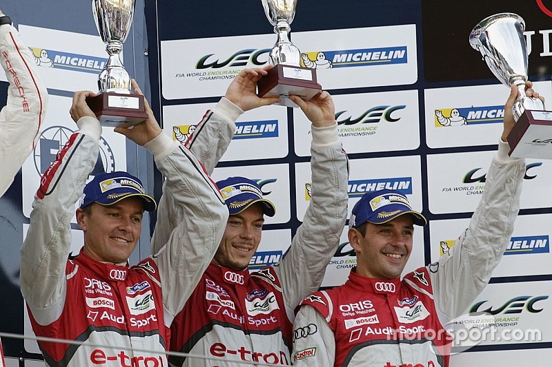 Overall podio: terzo posto #7 Audi Sport Team Joest Audi R18 e-tron quattro: Marcel Fässler, Andre L