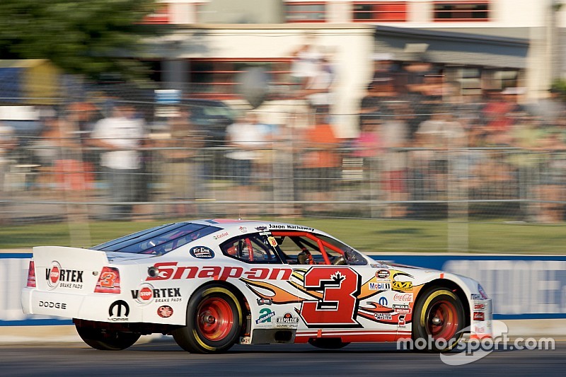 Jason Hathaway décroche la victoire en NASCAR Canada