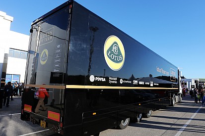 Caminhões da Lotus são liberados para Monza