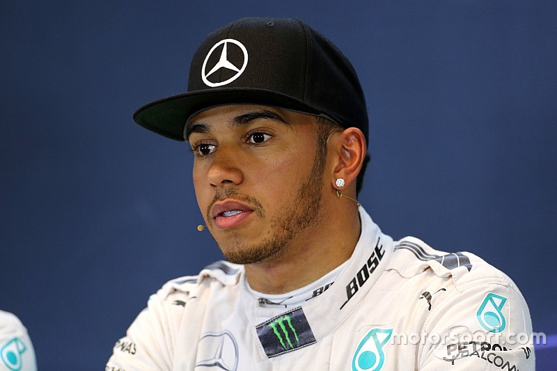 Hamilton: "Non darei i motori Mercedes alla Red Bull"