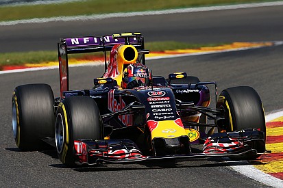 Red Bull: la vernice flow wiz sul casco di Kvyat