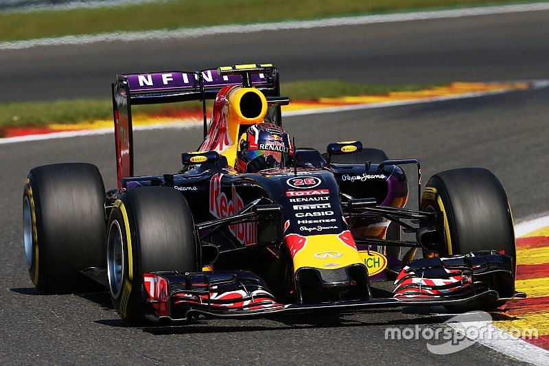 Red Bull: la vernice flow wiz sul casco di Kvyat