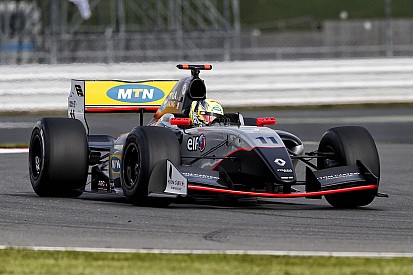 Эллинас одержал первую победу в Формуле Renault 3.5
