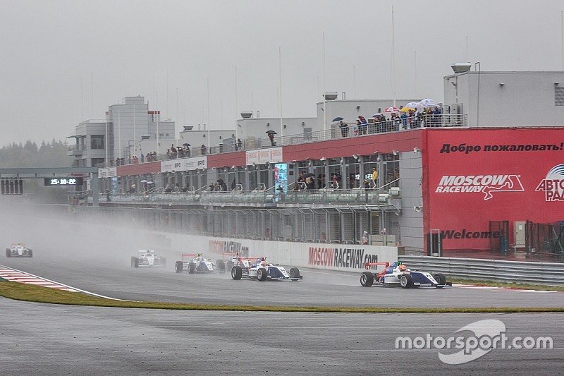 Кари сделал шаг к титулу, выиграв на Moscow Raceway