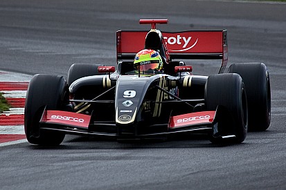 Pole position dominatrice de Matthieu Vaxiviere!