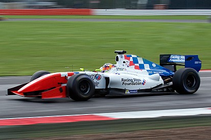 Silverstone FR3.5: Rowland edges Vaxiviere for fifth win of 2015
