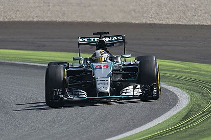 Após investigação, FIA não pune Hamilton e mantém resultado