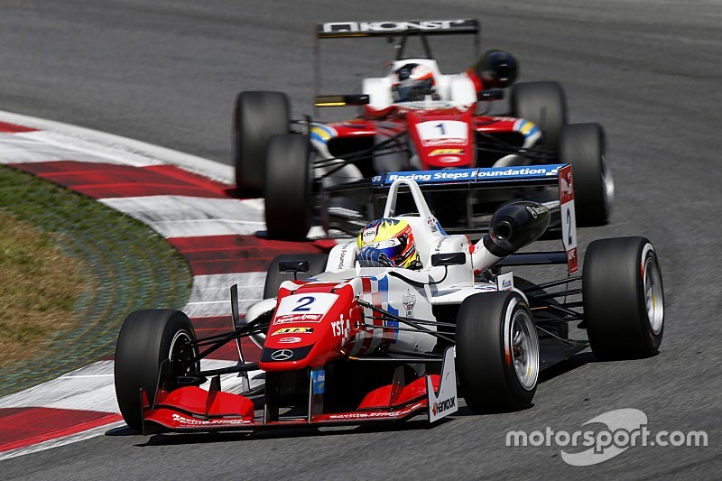 Plus que quatre pilotes dans la course au titre!