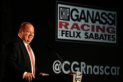 Chip Ganassi fratura a clavícula em queda de bicicleta