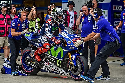 Rossi et Lorenzo ont testé la Yamaha 2016