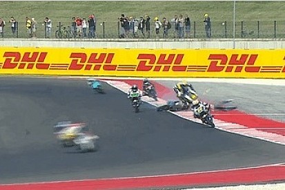 Navarro sofre acidente impressionante na Moto3