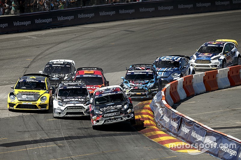 Start: Nelson Piquet Jr., SH Racing Rallycross Ford takes the lead