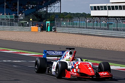 Rowland s'impose et fait un pas de plus vers le titre