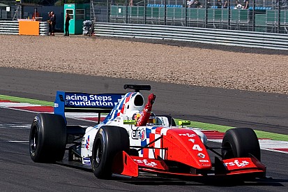 Rowland incontenibile, vince Gara 1 al Nurburgring