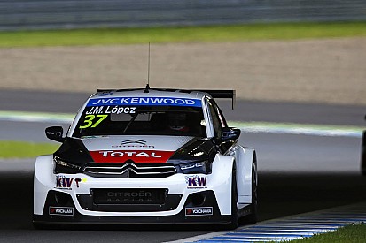 Course 1 – José Maria Lopez contrarie les Honda