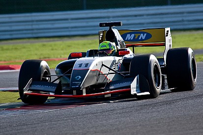 Tio Ellinas trionfa nel caos del Nurburgring