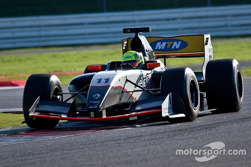 Tio Ellinas trionfa nel caos del Nurburgring