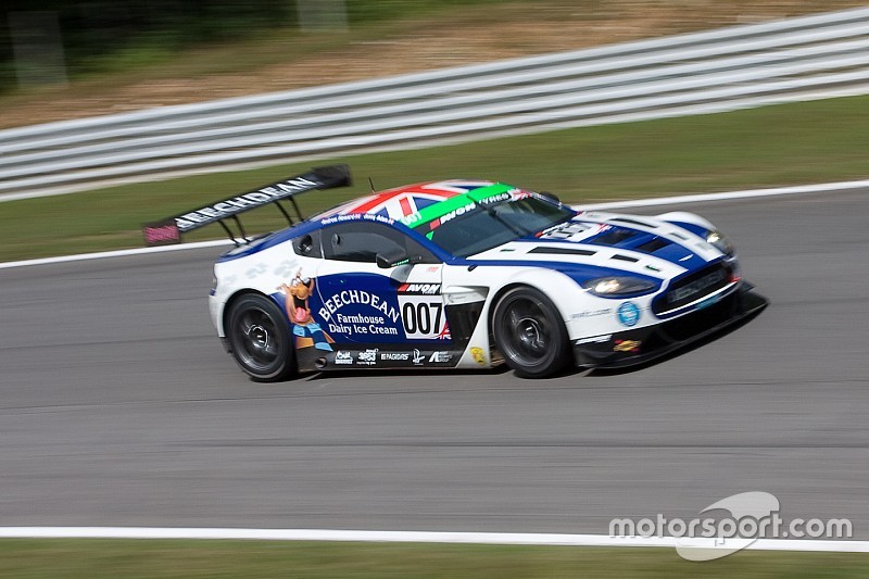 Outsiders Howard and Adam win 2015 British GT title for Aston Martin