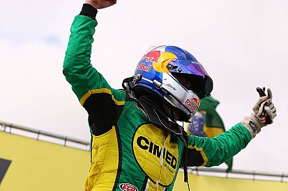 Fraga vence segunda prova em dia perfeito para Voxx Racing