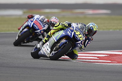 Valentino Rossi ve un gran resultado en Misano