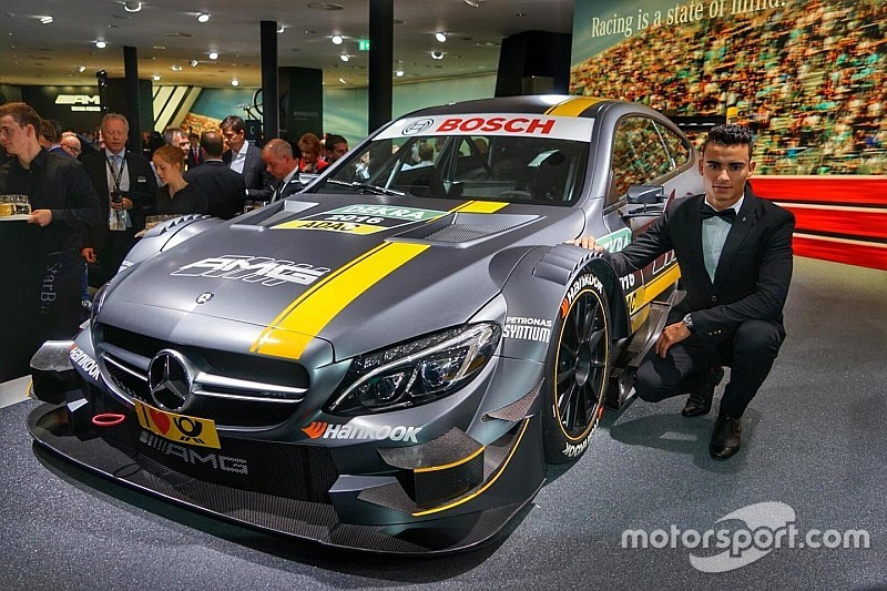 Mercedes dévoile sa voiture DTM 2016 à Francfort