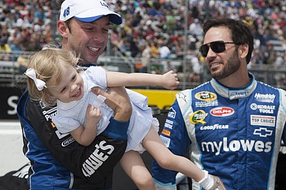 Jimmie Johnson se ve un día sin Chad Knaus