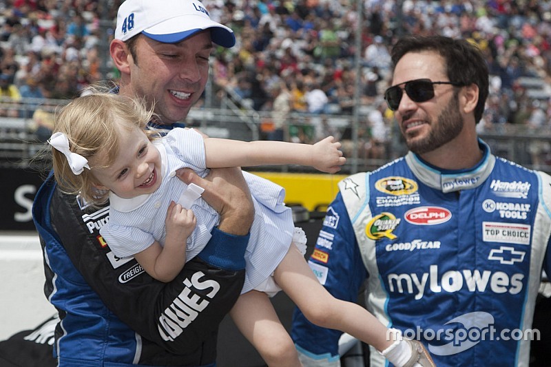 Jimmie Johnson se ve un día sin Chad Knaus