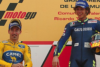 Rival, Biaggi diz que Rossi merece titulo da MotoGP ante a Lorenzo
