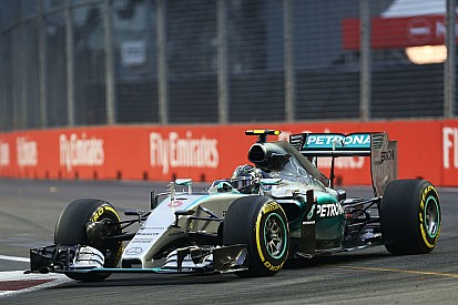 Mercedes: Hot and sticky on the first day of running at the Marina Bay Circuit