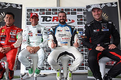 Comini: "Grande prima Pole fra muretti pericolosi!"