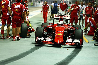 A Singapore Vettel riporta la Ferrari in pole position