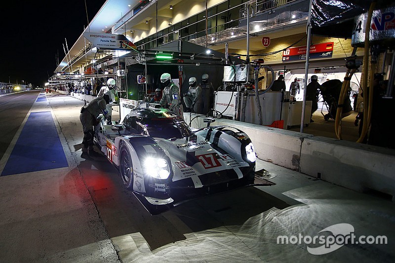 Austin, 3°ora: danza Porsche anche di notte
