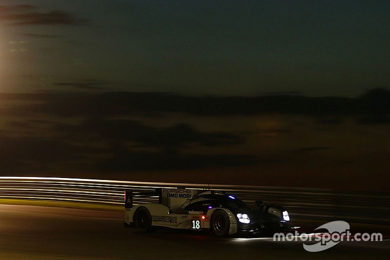 #18 Porsche Team Porsche 919 Hybrid: Romain Dumas, Neel Jani, Marc Lieb