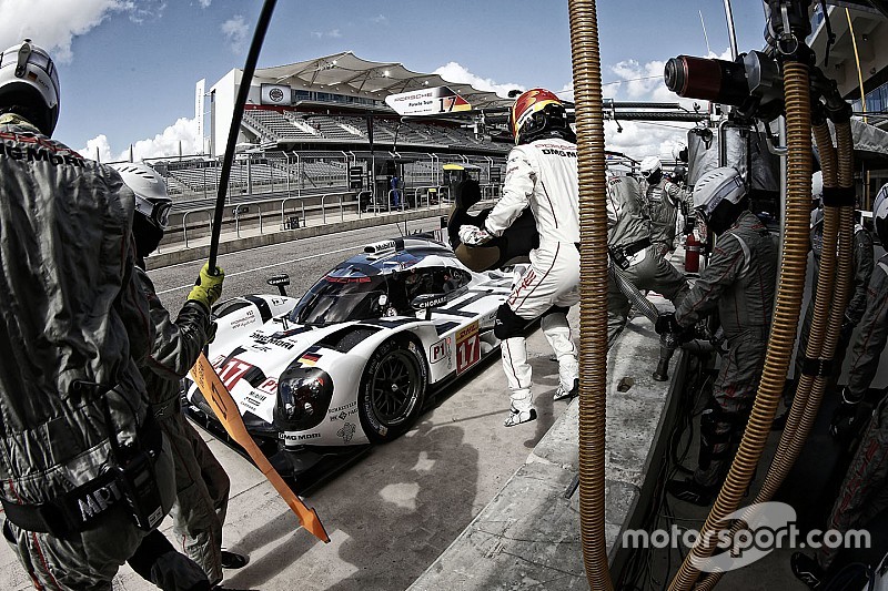 #17 Porsche Team Porsche 919 Hybrid: Timo Bernhard, Mark Webber, Brendon Hartley