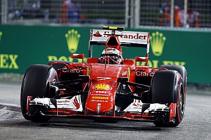 3º, Raikkonen é alvo de brincadeira de Eddie Jordan no pódio