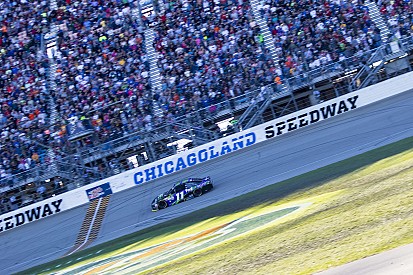Denny Hamlin remporte la première course du Chase à Chicago