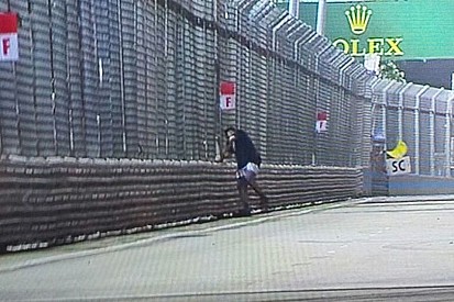 Singapore: arrestato l'invasore della pista
