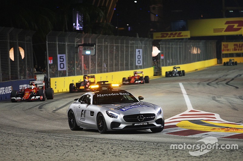 Sebastian Vettel, Ferrari SF15-T lidera detrás del SafetyCar