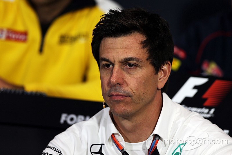Wolff ricusa il complotto, ma lascia dubbi sulla Pirelli